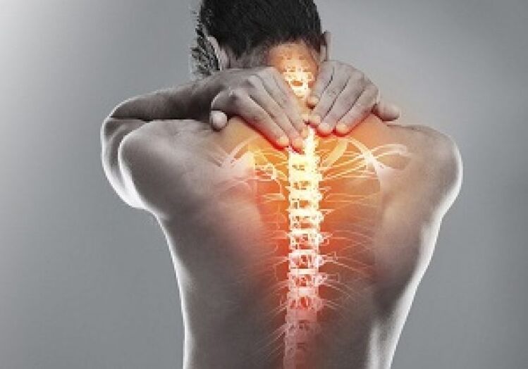 Sergant krūtinės ląstos osteochondroze, pasikeičia slankstelių kaulinio audinio struktūra